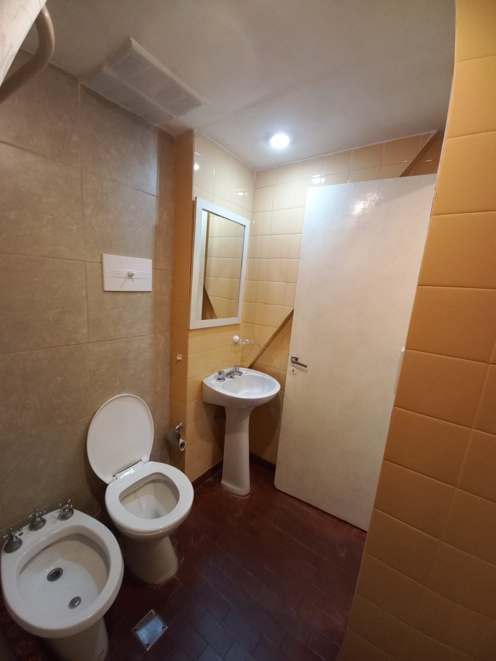 OPORTUNIDAD-INVERSORES-LA SEXTA-FACULTADES-DPTO 1 DORMITORIO EXCELENTE-RIOBAMBA 800 - PISO 3 - LUMINOSO - ORIENTACION NORTE.-
