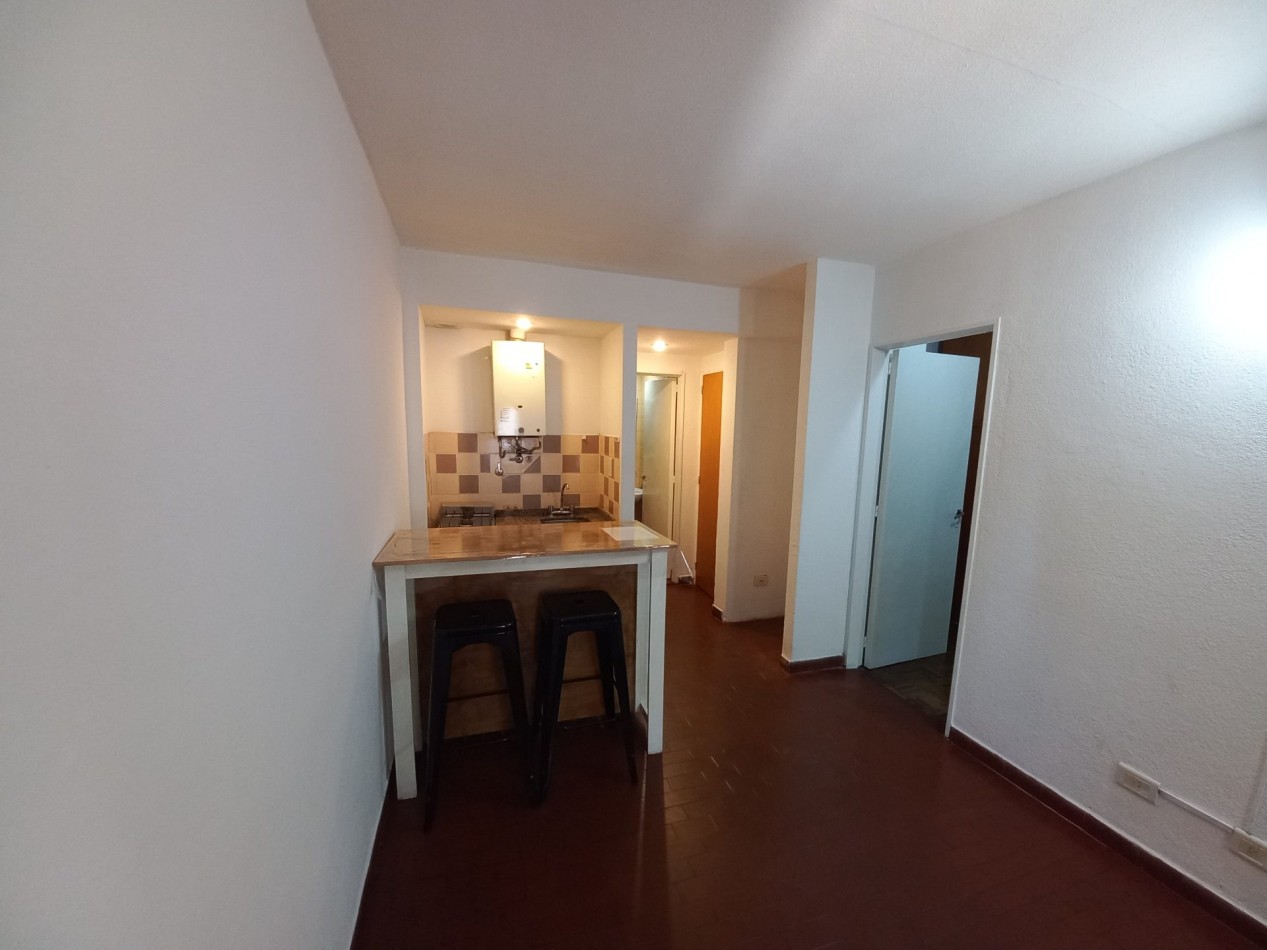 OPORTUNIDAD-INVERSORES-LA SEXTA-FACULTADES-DPTO 1 DORMITORIO EXCELENTE-RIOBAMBA 800 - PISO 3 - LUMINOSO - ORIENTACION NORTE.-