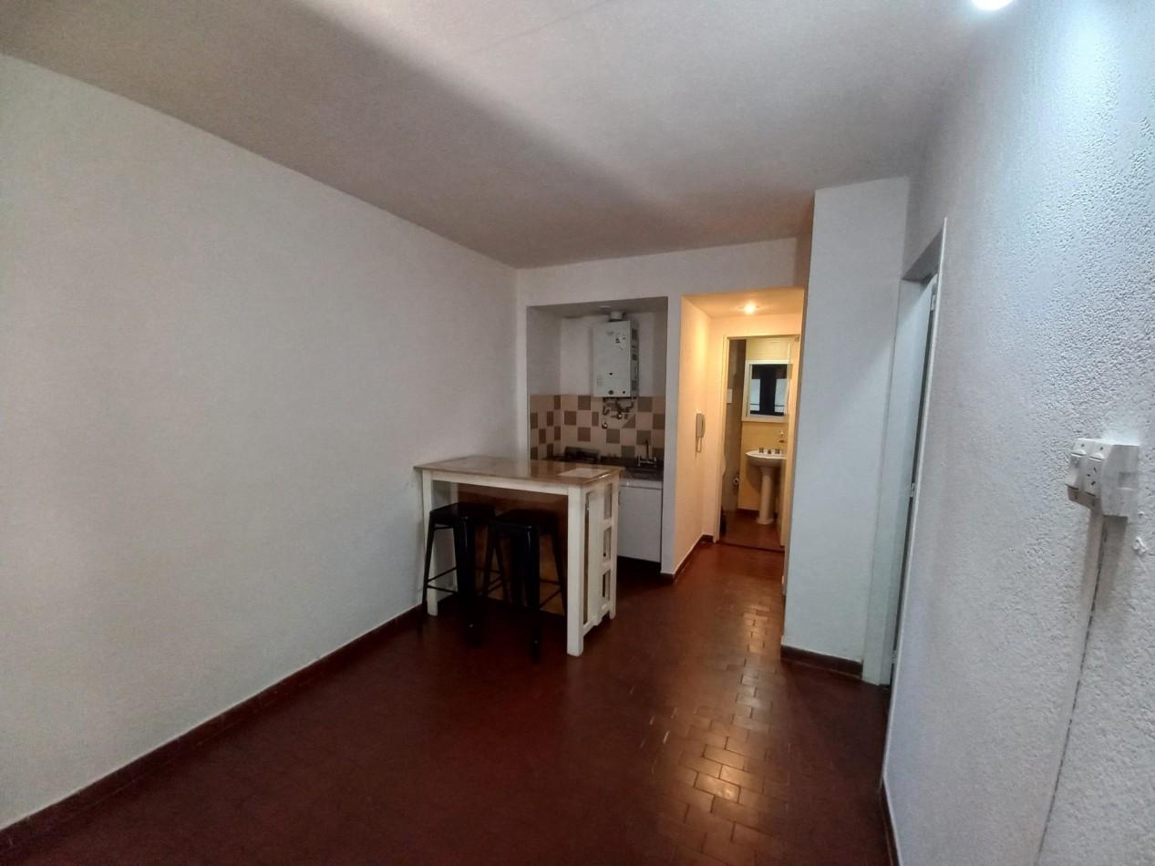 OPORTUNIDAD-INVERSORES-LA SEXTA-FACULTADES-DPTO 1 DORMITORIO EXCELENTE-RIOBAMBA 800 - PISO 3 - LUMINOSO - ORIENTACION NORTE.-