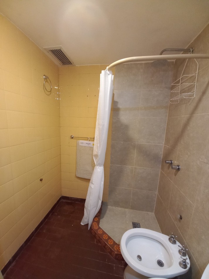 OPORTUNIDAD-INVERSORES-LA SEXTA-FACULTADES-DPTO 1 DORMITORIO EXCELENTE-RIOBAMBA 800 - PISO 3 - LUMINOSO - ORIENTACION NORTE.-