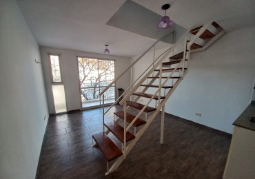 Excelente y amplio dpto duplex al frente balcon y terraza exclusivos. Inmejorable y estrategica zona. Ideal Inversores.
